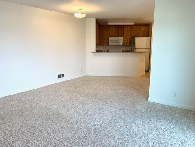 Building Photo - 2901 Peninsula Rd