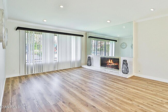 Building Photo - 4082 Avenida Verano