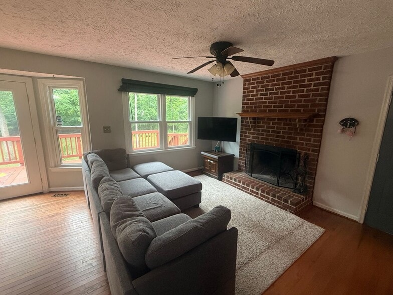 Building Photo - 127 Pilgrim Cove