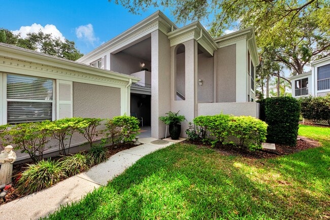 Building Photo - GEORGOUS 2 BEDROOM, 2BATHROOM, TURN KEY FU...