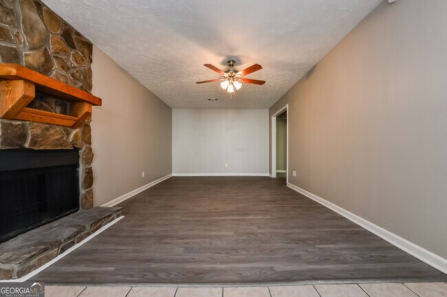 Building Photo - 5720 Twain Dr