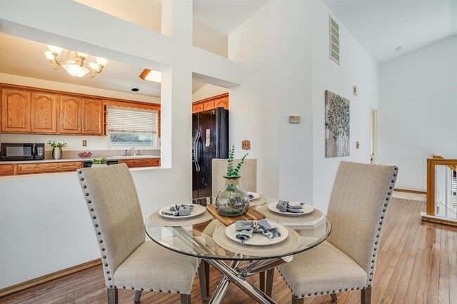 Building Photo - 1561 Spring Ct