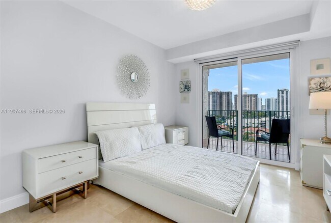 Building Photo - 20000 E Country Club Dr