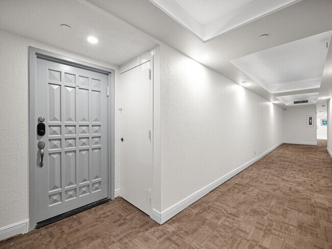 Building Photo - 2049 S Ocean Dr