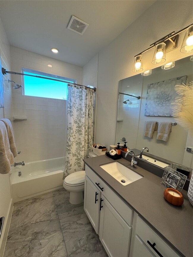 Building Photo - 2050 Lohmans Spur Rd