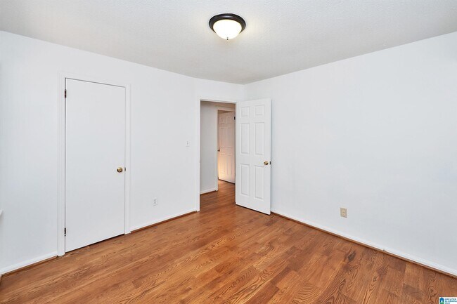 Building Photo - 1327 3rd Ave SW