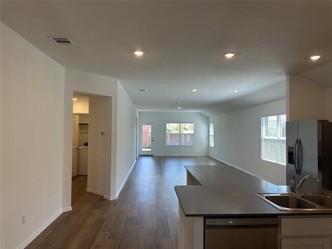 Building Photo - 2513 Four Waters Lp