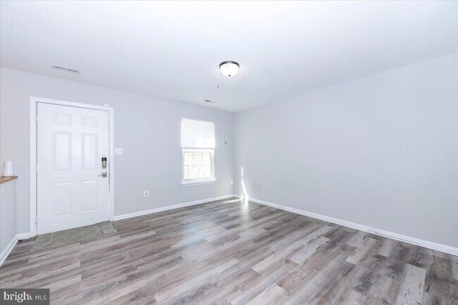 Building Photo - 161 Heathfield Dr