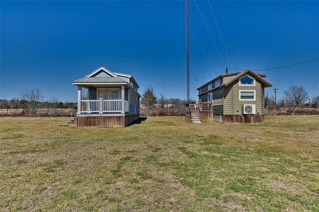 Building Photo - 24097 Hwy 6