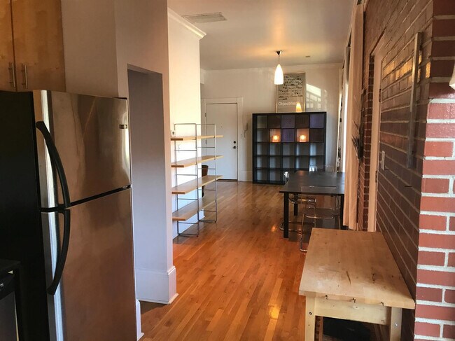 Building Photo - 380 S Upper St