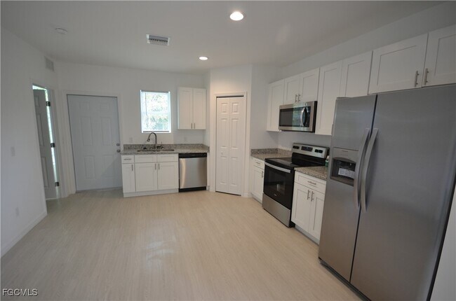 Building Photo - 3305 Bassie Ct