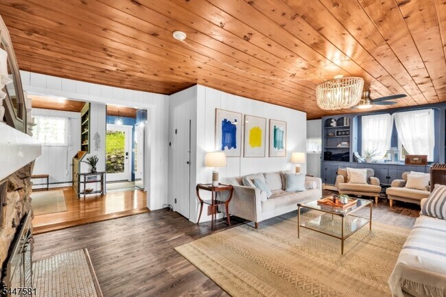 Building Photo - 209 Hudson Ave