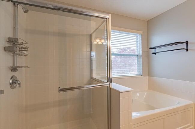 Building Photo - 6003 Bell Classic Dr