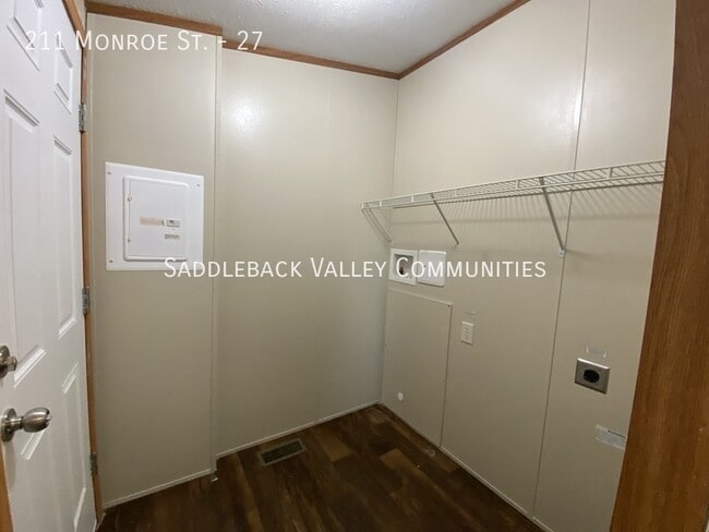Building Photo - 211 Monroe St
