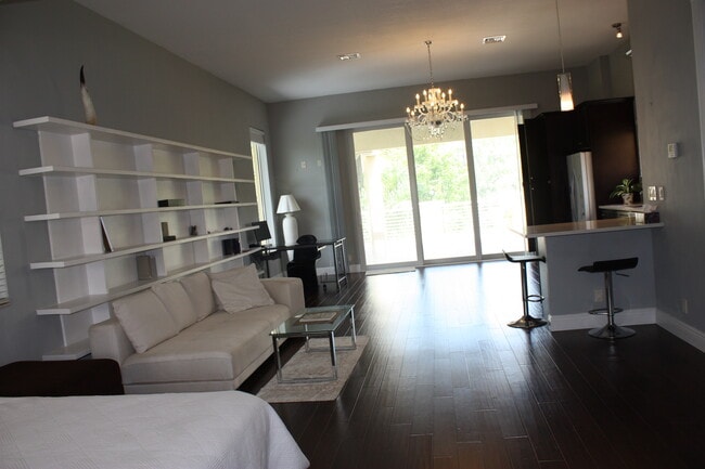 Building Photo - 5862 Homeland Rd