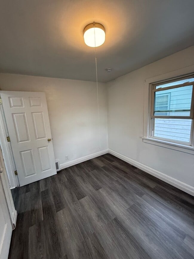 Building Photo - SECTION 8 & EDEN ACCEPTED!! Newly Renovate...