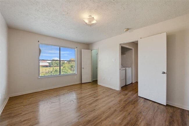 Building Photo - 8914 Pecan Pl Dr