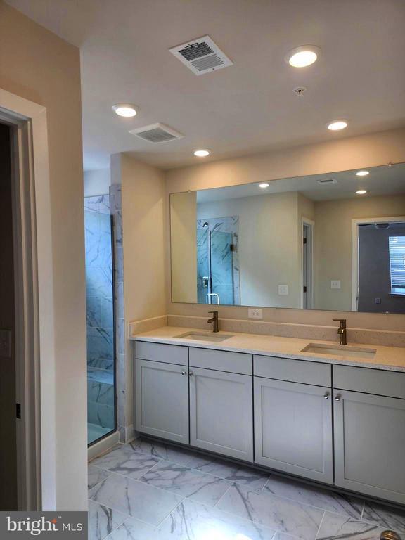 Building Photo - 11532 Kirkleigh Dr