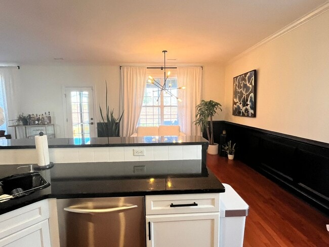 Building Photo - 724 Royal Bonnet Dr