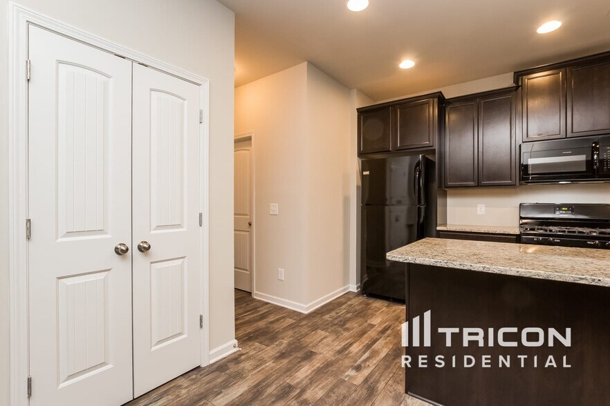 Building Photo - 47 Thorndale Ct