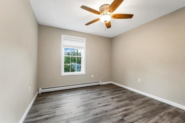 Building Photo - 4 Mill Pond Rd