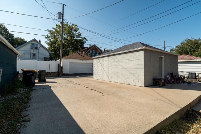 Building Photo - 1801 S 64th St