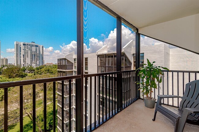 Building Photo - 3475 N Country Club Dr