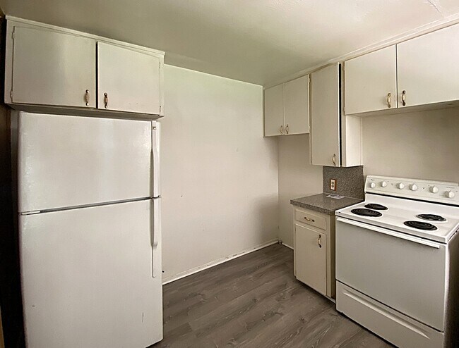 Building Photo - 2306 Poage Ave