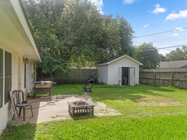 Building Photo - 2208 Gontier Dr