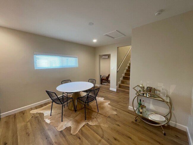 Building Photo - 1813 W Arbutus St