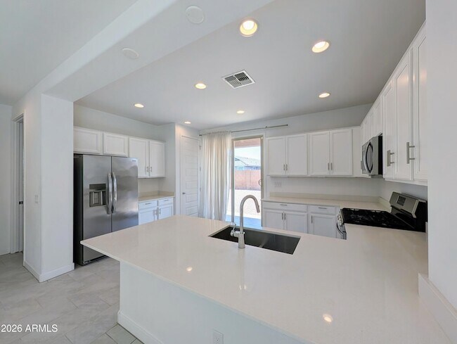 Building Photo - 9509 W Sells Dr