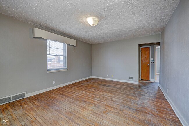 Building Photo - 315 S Webster Ave