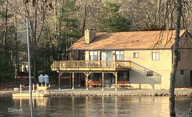 Building Photo - 102 Elm Ct