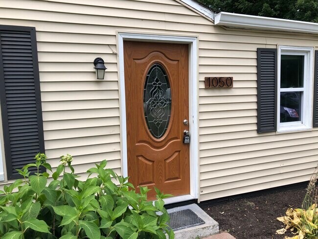 Front door and house number - 1050 Janet Dr