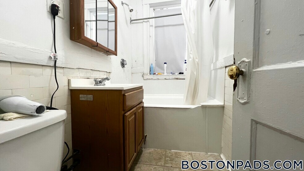 Building Photo - 1175 Boylston St