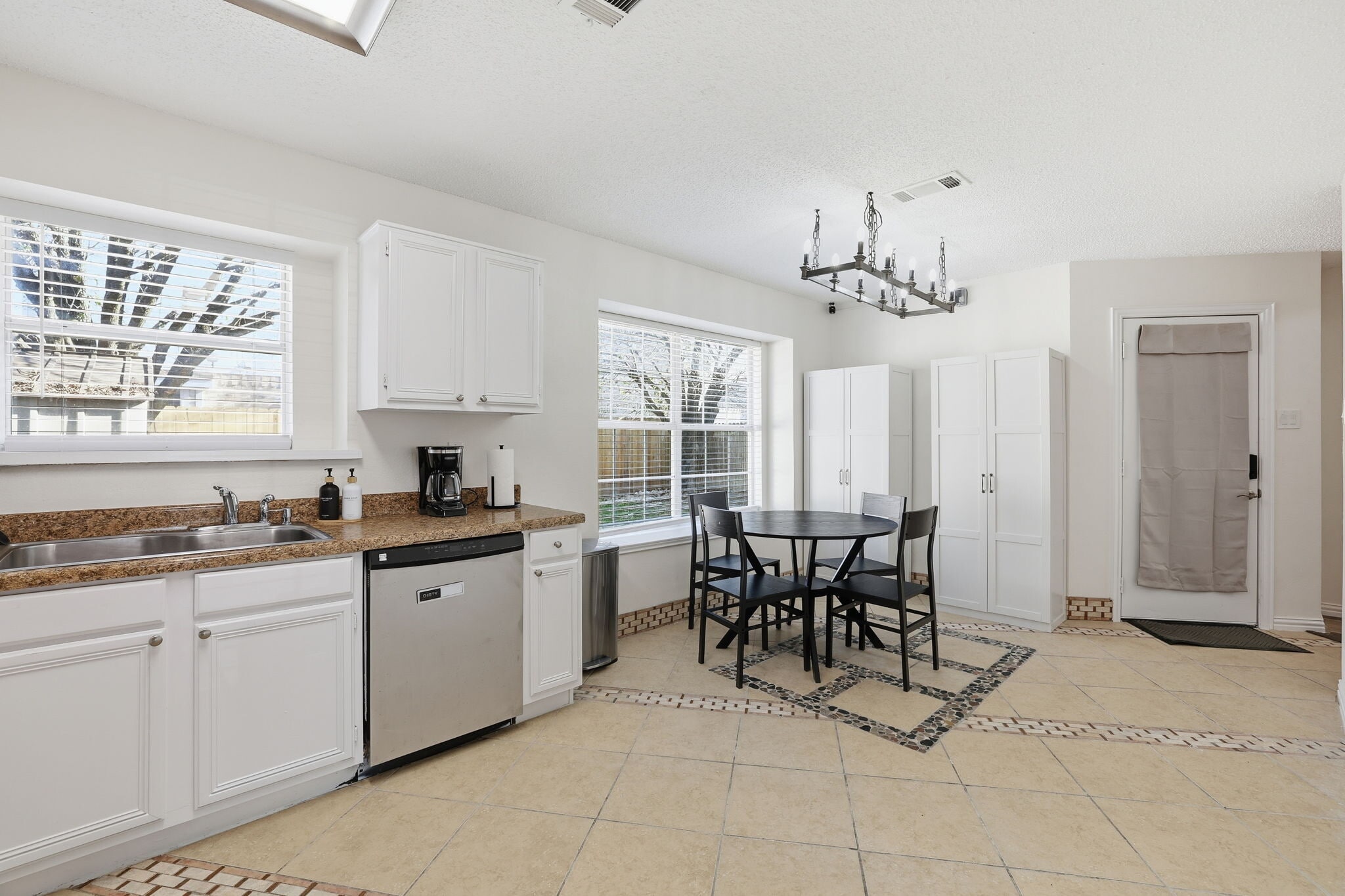 Building Photo - 1619 Collin Dr