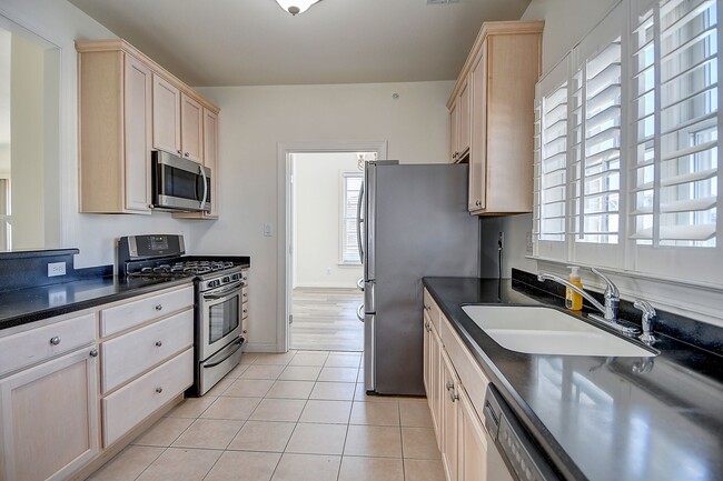 Building Photo - FOR RENT - NORFOLK!