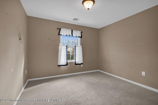 Building Photo - 9 Dolphin Ct