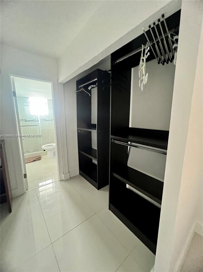 Building Photo - 2903 N Miami Beach Blvd