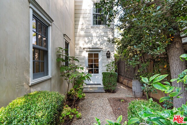 Building Photo - 643 Westholme Ave