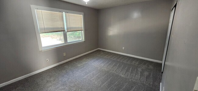 Building Photo - 3 Bedroom Home in Columbus