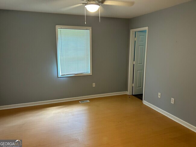 Building Photo - 355 Tall Tree Rd