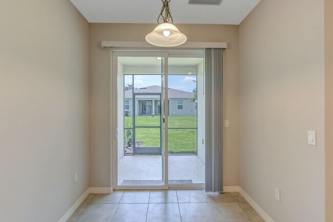 Building Photo - 3 Bedroom 2 Bath Villa in Oak Tree Pointe for RENT!