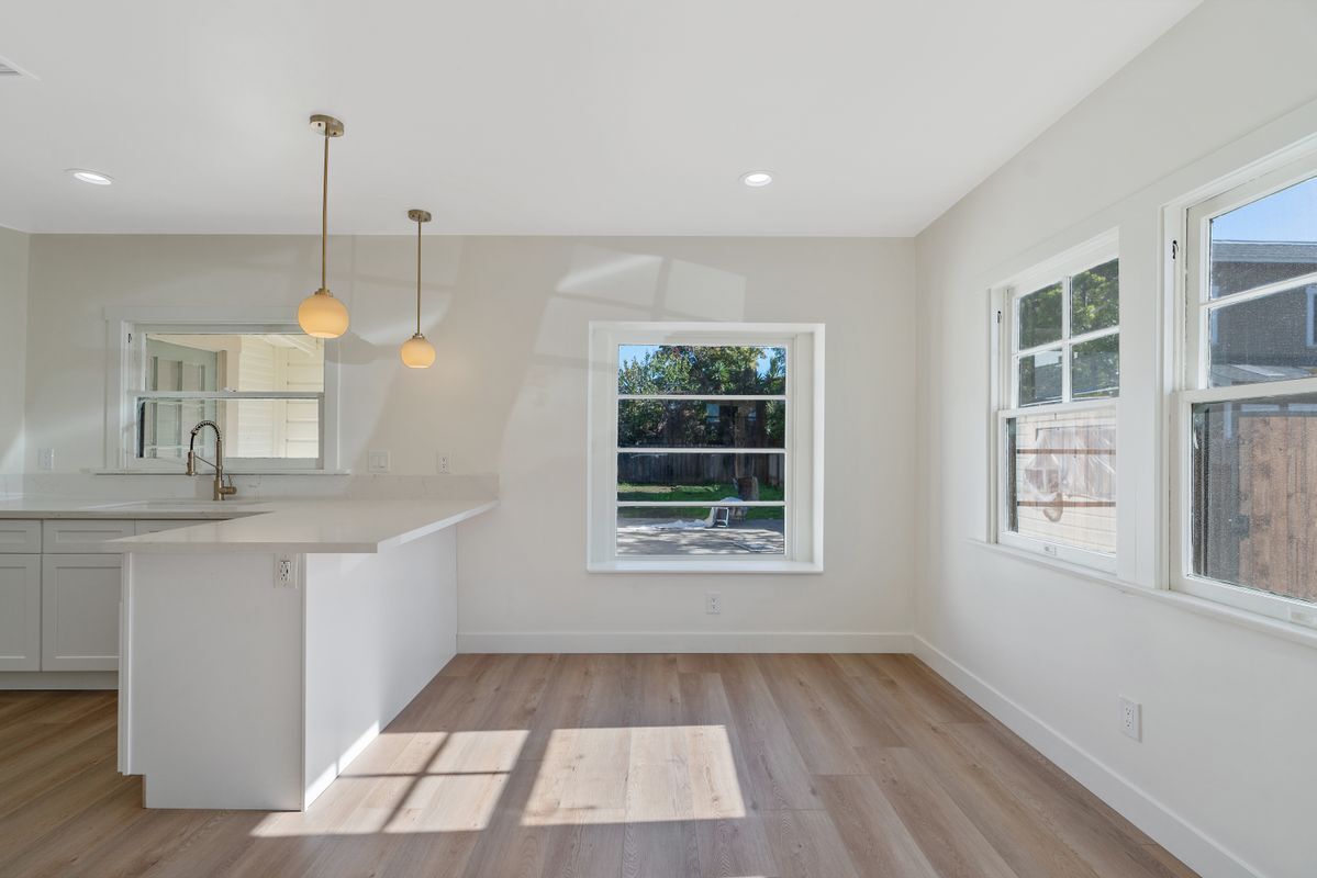 Building Photo - 744 Gladys Ave