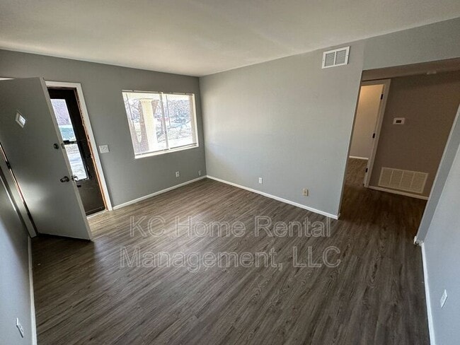 Building Photo - 2210 NE 77th St