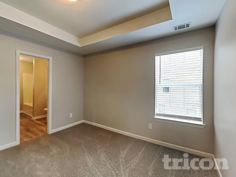 Building Photo - 128 Hidden Creek Dr