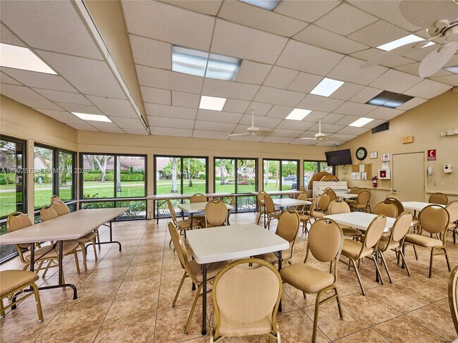 Building Photo - 10143 Mangrove Dr