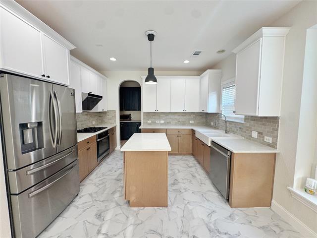 Building Photo - 8339 Davis Dr