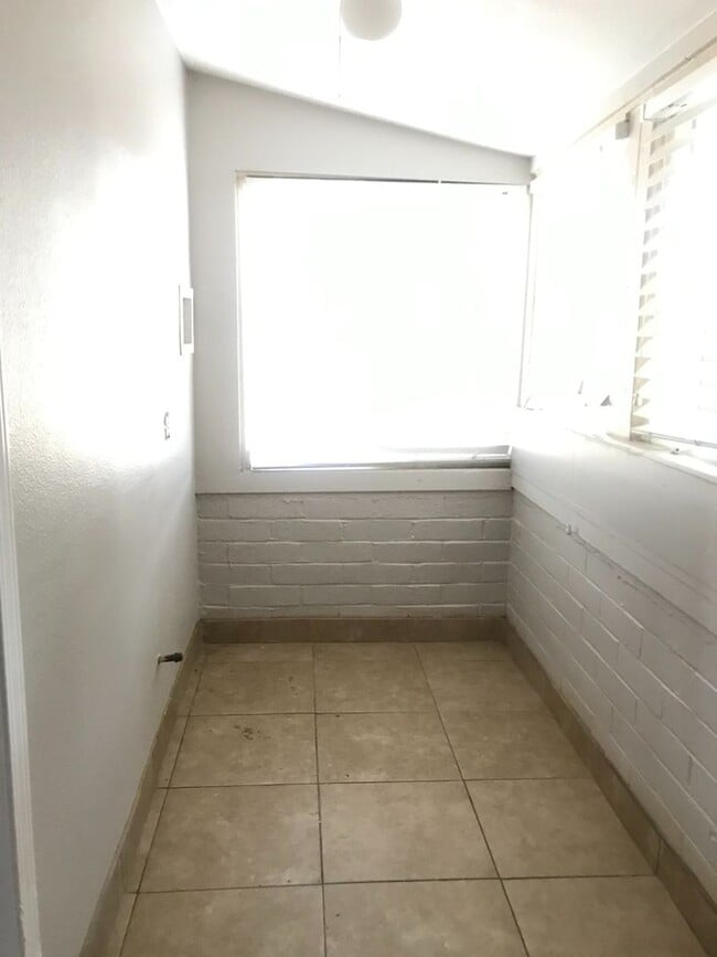 Building Photo - 14993 Yucca Ave