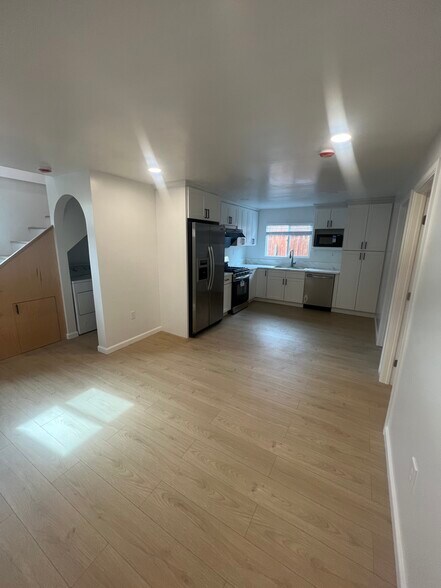 Building Photo - 1353 N Toledo Way